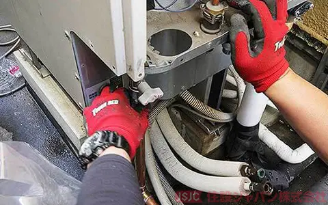 既存エコキュートの給水配管・給湯配管の取り外し1