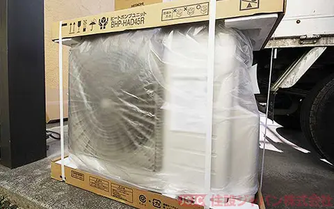 新しく交換するエコキュートの運び込み2