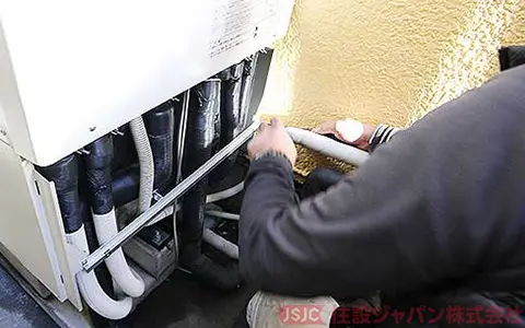 エコキュート脚部カバーの取り付け3