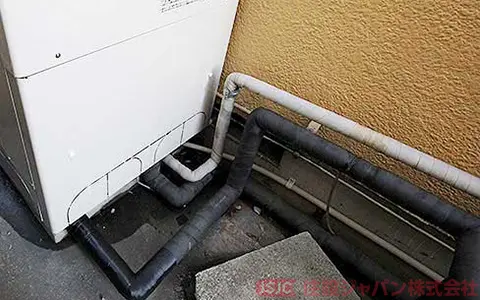 エコキュート脚部カバーの取り付け5